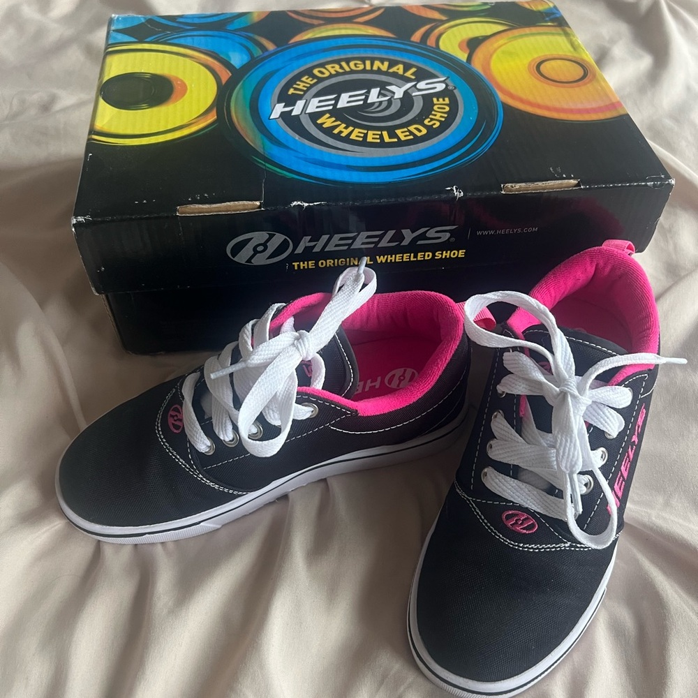 ⛔️SOLD⛔️ Heelys Shoes Sz 2